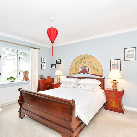 Stay At 'The Elms' In Tranquil Church Norton, Selsey - Ground Floor Bedroom, Own Private Bathroom, Quiet Beach, 2 Acre Garden By The Sea, On Edge Of Wildlife Nature Reserve Bagian luar foto