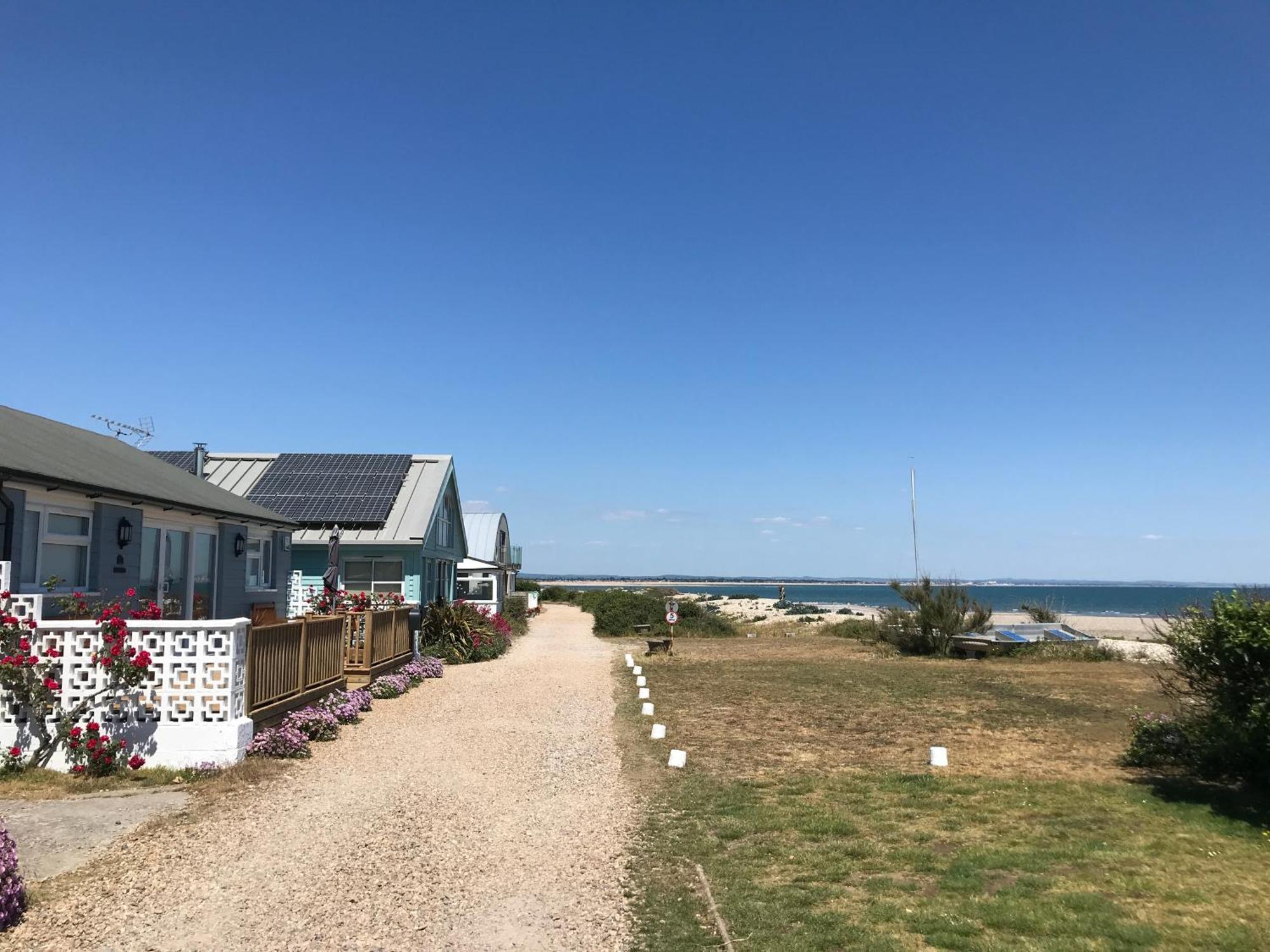 Stay At 'The Elms' In Tranquil Church Norton, Selsey - Ground Floor Bedroom, Own Private Bathroom, Quiet Beach, 2 Acre Garden By The Sea, On Edge Of Wildlife Nature Reserve Bagian luar foto