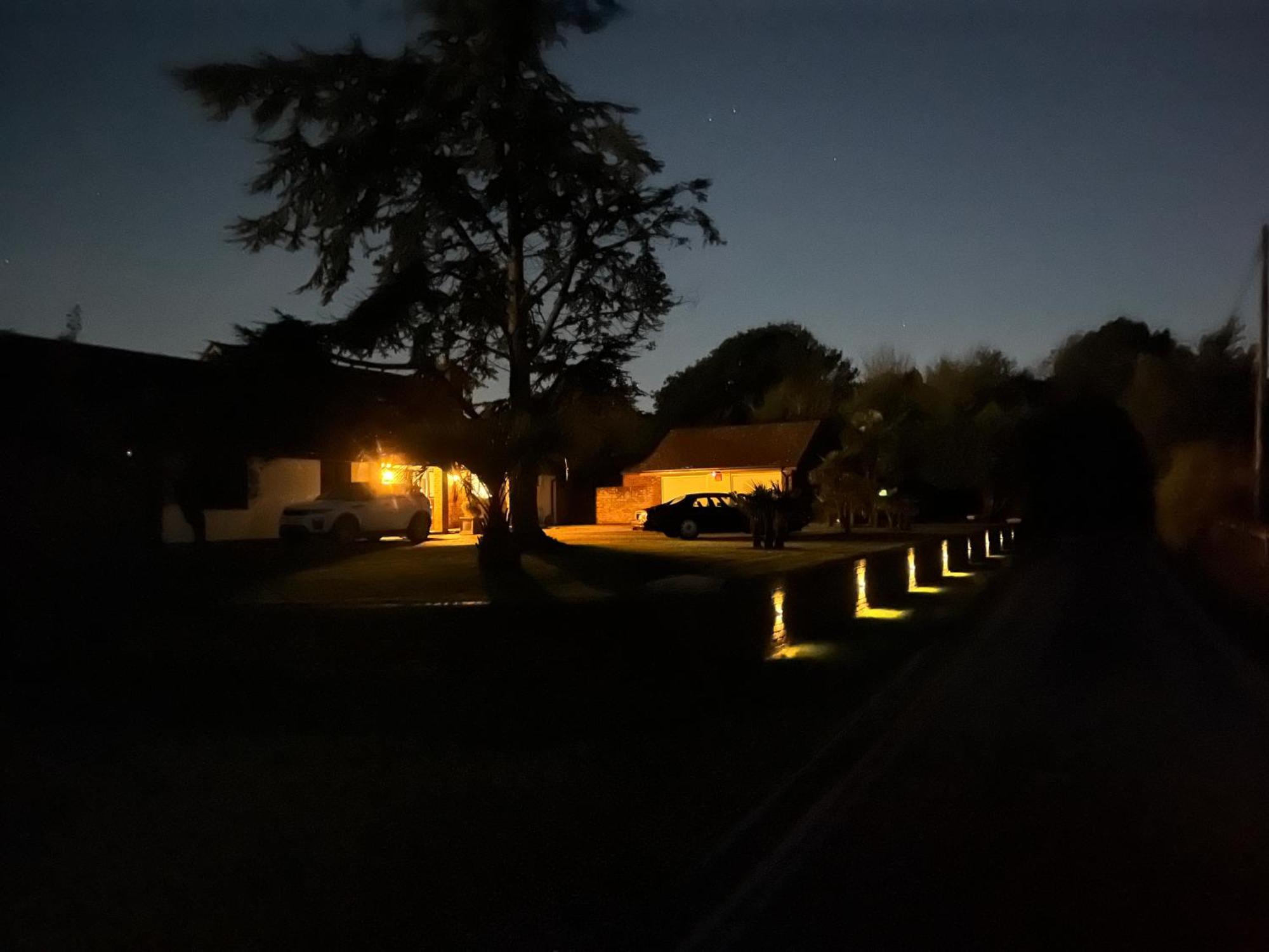 Stay At 'The Elms' In Tranquil Church Norton, Selsey - Ground Floor Bedroom, Own Private Bathroom, Quiet Beach, 2 Acre Garden By The Sea, On Edge Of Wildlife Nature Reserve Bagian luar foto