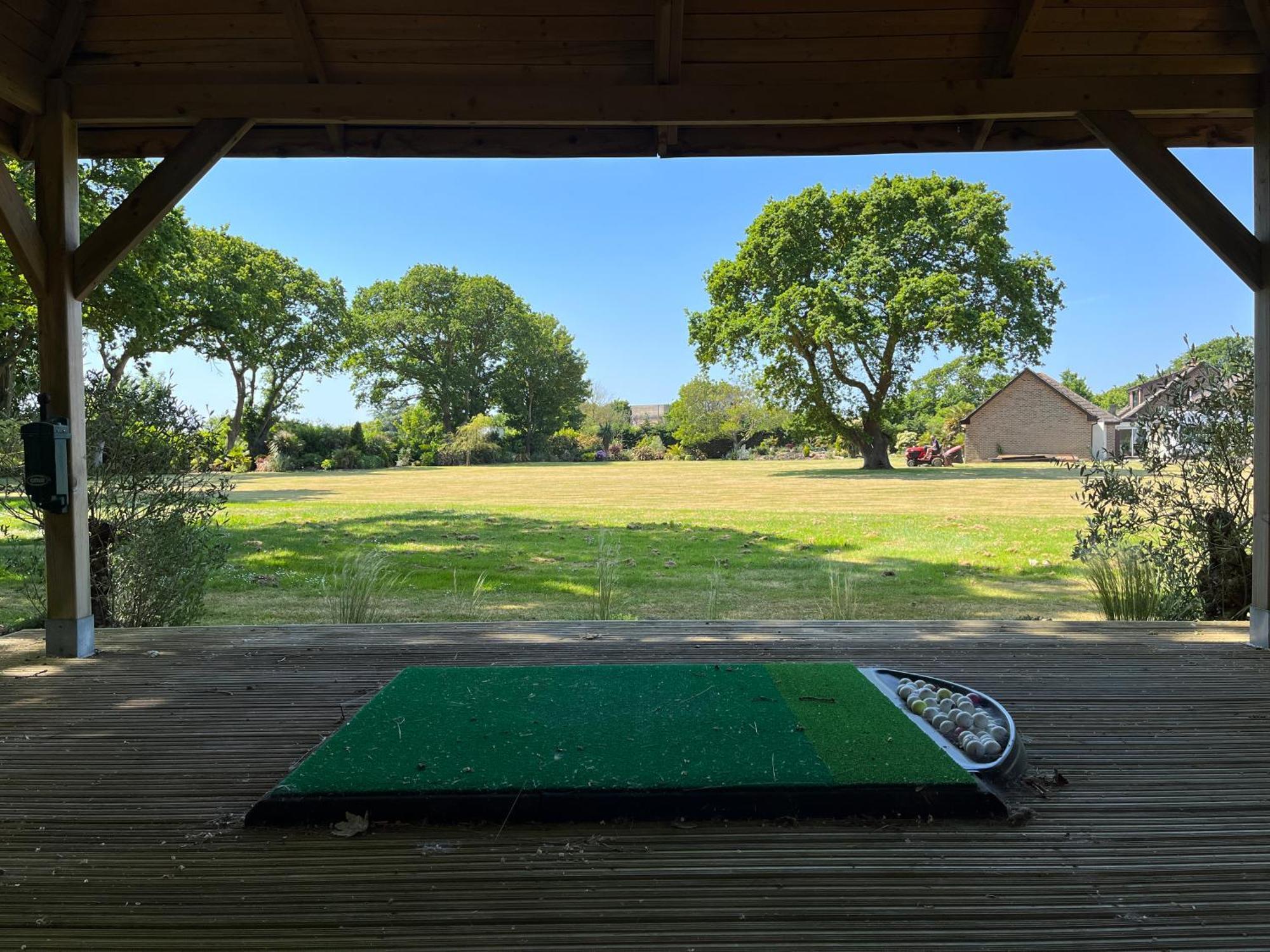Stay At 'The Elms' In Tranquil Church Norton, Selsey - Ground Floor Bedroom, Own Private Bathroom, Quiet Beach, 2 Acre Garden By The Sea, On Edge Of Wildlife Nature Reserve Bagian luar foto
